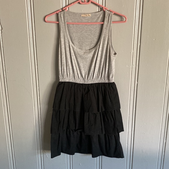 Host Pick- 👗 Super Cute Gray & Black Tiered Bebop Dress- Size Small - Picture 6 of 10